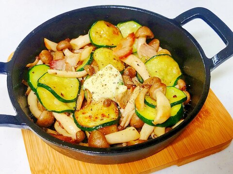 【簡単副菜】ズッキーニとしめじのオリーブオイル炒め